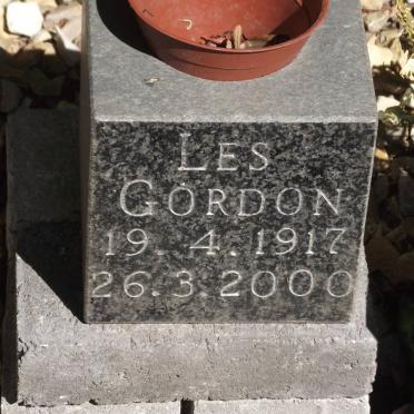 GORDON Les 1917-2000