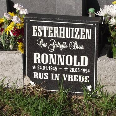ESTERHUIZEN Ronnold 1945-1994