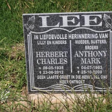 LEE Herbert Charles 1935-2012 :: LEE Anthony Mark 1963-2009