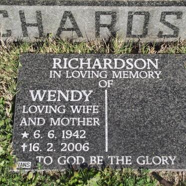 RICHARDSON Wendy 1942-2006