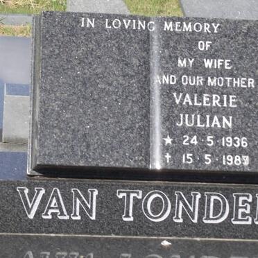TONDER Valerie Julian, van 1936-1989
