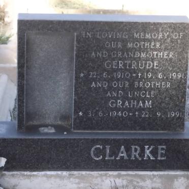 CLARKE Gertrude 1910-1991 :: CLARKE Graham 1940-1991
