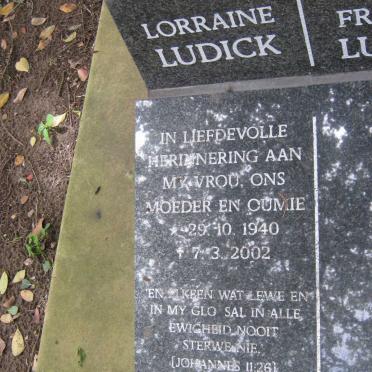 LUDICK Lorraine 1940-2002