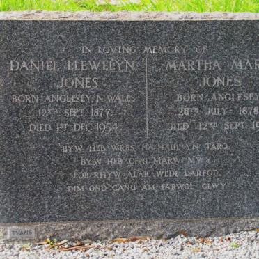 JONES Daniel Llewelyn 1877-1954 &amp; Martha Mary 1878-1962