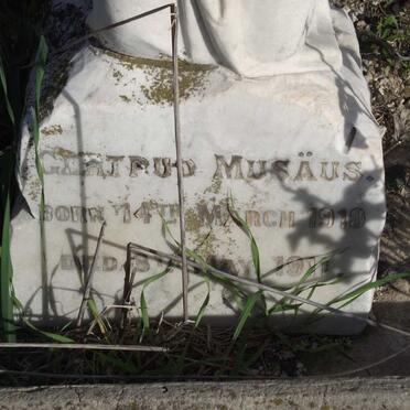 MUSAUS Gertrud 1910-1911