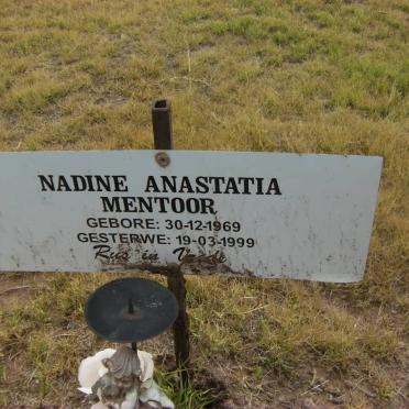 MENTOOR Nadine Anastatia 1969-1999