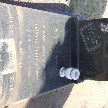 SHIELDS Thomas Ferris 1912-1983 &amp; Elsje Wilhelmina 1923-1990