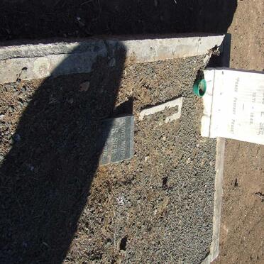 SIEG Julius E. 1871-1945 &amp; S. 1888-1981