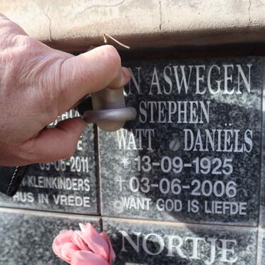 ASWEGEN Stephen Watt Daniels, van 1925-2006