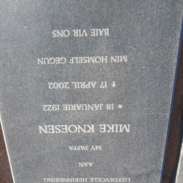 KNOESEN Mike 1922-2002