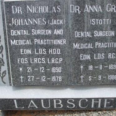 LAUBSCHER Nicholas Johannes 1890-1978 &amp; Anna Grace STOTT 1890-1986