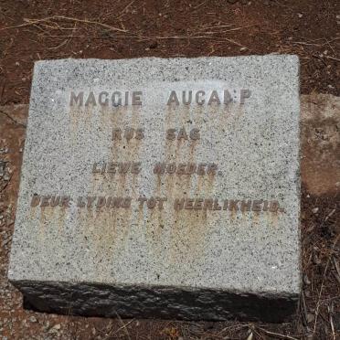 AUCAMP Maggie