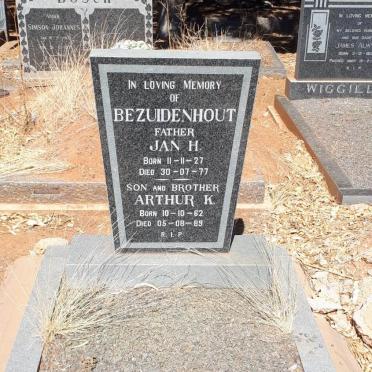 BEZUIDENHOUT Jan H. 1927-1977 ::  BEZUIDENHOUT Arthur K. 1962-1989