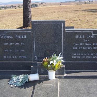 LENTZ Julius Daniel 1916-1982 &amp; Veronica Auguste 1921-2004