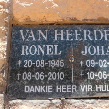 HEERDEN Johan, van 1946-2013 &amp; Ronel 1946-2010