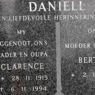 DANIELL Clarence 1915-1994 &amp; Bertha 1924-