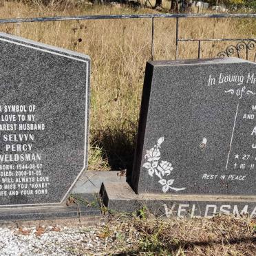 V - Vanne :: Surnames - V
