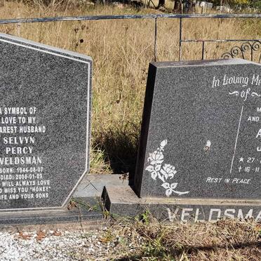 V - Vanne :: Surnames - V