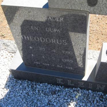 KLEINHANS Theodorus E. 1910-1985 &amp; Elsie J. BARNARD 1914-1971