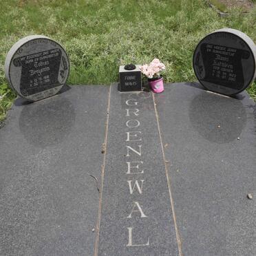 GROENEWALD Tobias Benjamin 1918-1991 &amp; Mavis Kathleen GOOSEN 1923-2010