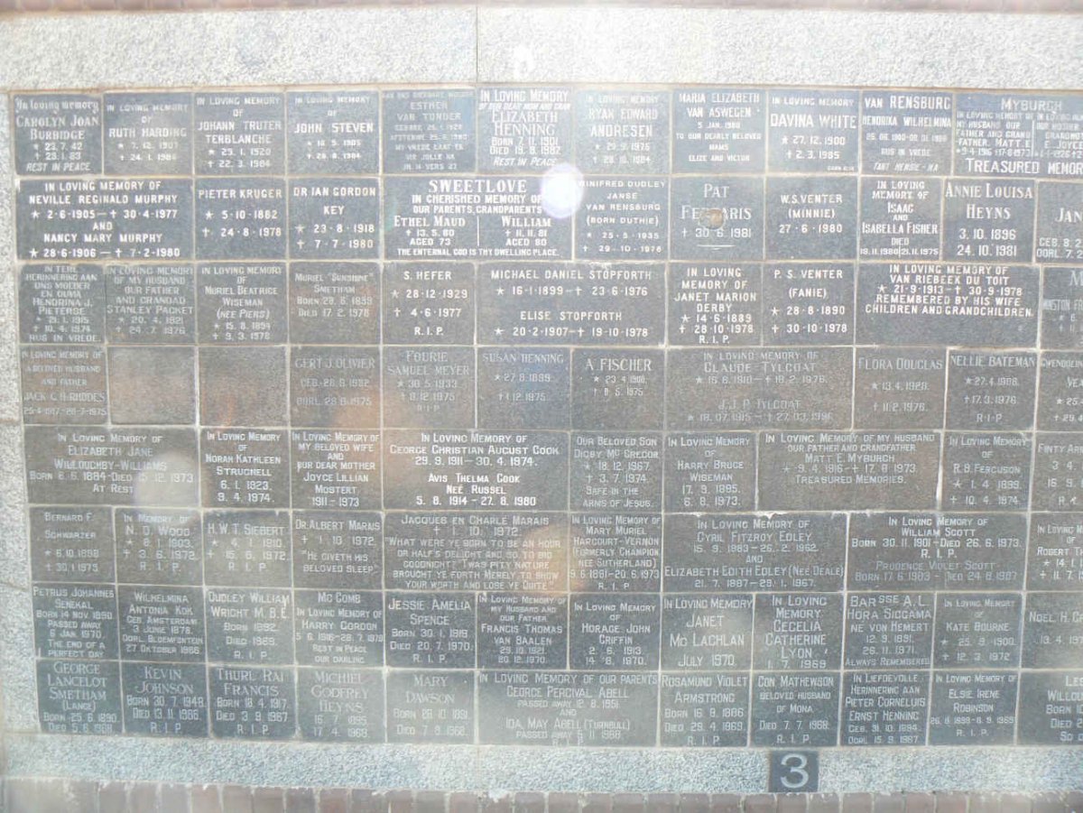 16. Gedenkmuur / Memorial wall _16