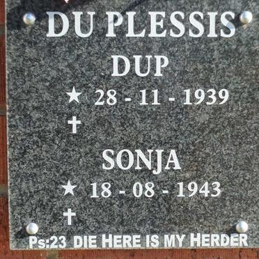 PLESSIS Dup, du 1939- &amp; Sonja 1943-