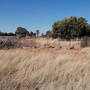 Free State, BOSHOF district, Dealesville, Middelkop 622 (Onverwacht), farm cemetery