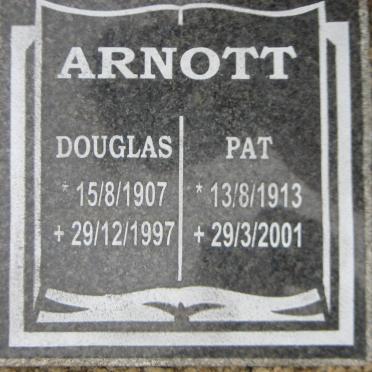 ARNOTT Douglas 1907-1997 &amp; Pat 1913-2001
