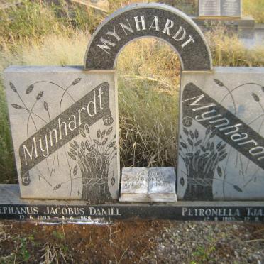 MYNHARDT Stephanus Jacobus Daniel 1893-1968 &amp; Petronella Tjaardina 1903-1985
