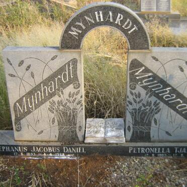 MYNHARDT Stephanus Jacobus Daniel 1893-1968 &amp; Petronella Tjaardina 1903-1985