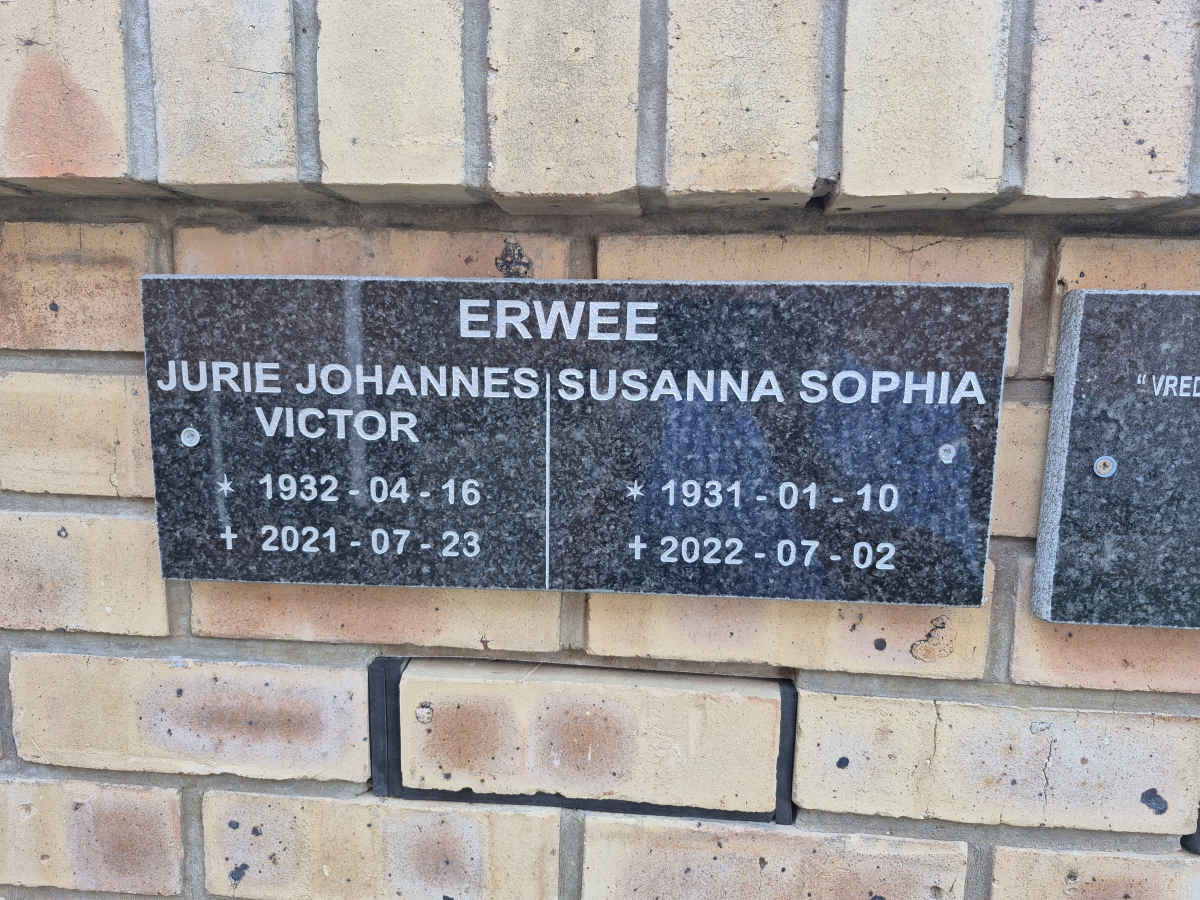ERWEE Jurie Johannes Victor 1932-2021 & Susanna Sophia 1931-2022