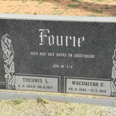 FOURIE Theunis L. 1889-1977 &amp; Magdalena C. 1891-1976