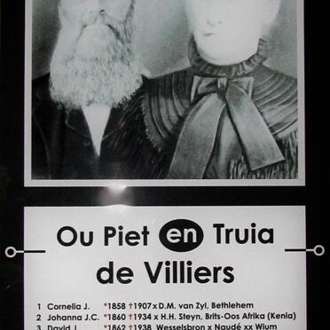 1. Plaak op graf geplaas met lys van hulle kinders