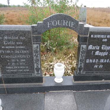 FOURIE Petrus Jacobus Cornelius 1906-1973 &amp; Maria Elizabeth 1916-2001