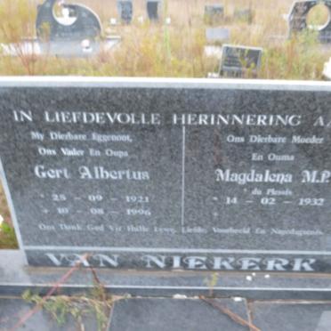 NIEKERK Gert Albertus, van 1921-1996 &amp; Magdalena M.P. DU PLESSIS 1932-
