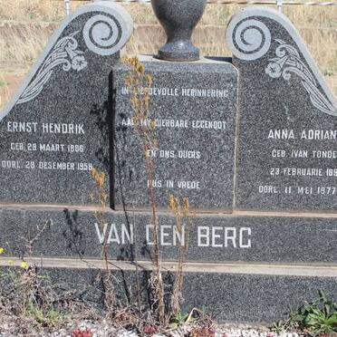 BERG Ernst Hendrik, van den 1886-1958 &amp; Anna Adriana VAN TONDER 1893-1977