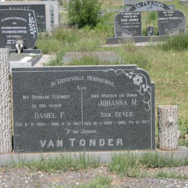 TONDER Daniel F., van 1903-1967 &amp; Johanna M. GEYER 1905-1977