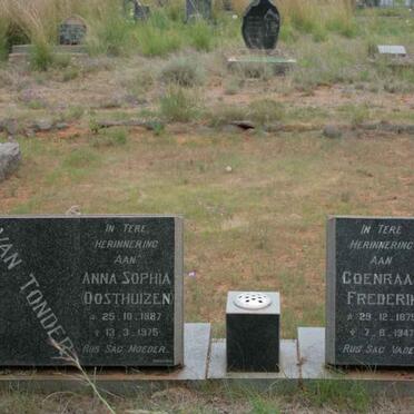 TONDER Coenraad Frederik, van 1875-1947 &amp; Anna Sophia OOSTHUIZEN 1887-1975