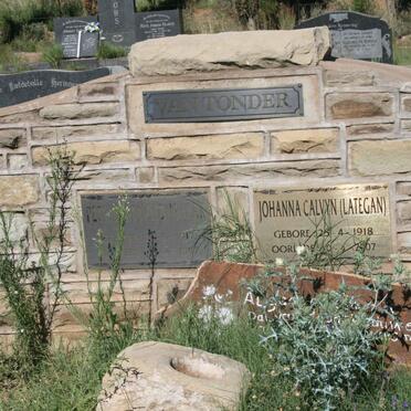 TONDER Petrus Arnoldus Izak, van 1917-1997 &amp; Johanna Calvyn LATEGAN 1918-2007
