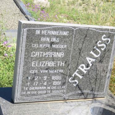 STRAUSS Catharina Elizabeth nee VAN NIEKERK 1895-1981