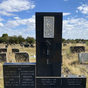 NEL Robert Frederik Kemp 1912-1986 &amp; Magdalena Petronella FOURIE 1918-1978