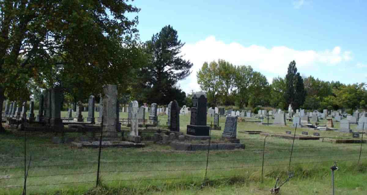 1. Overview of Frankfort Jewish Cemetery in 2006