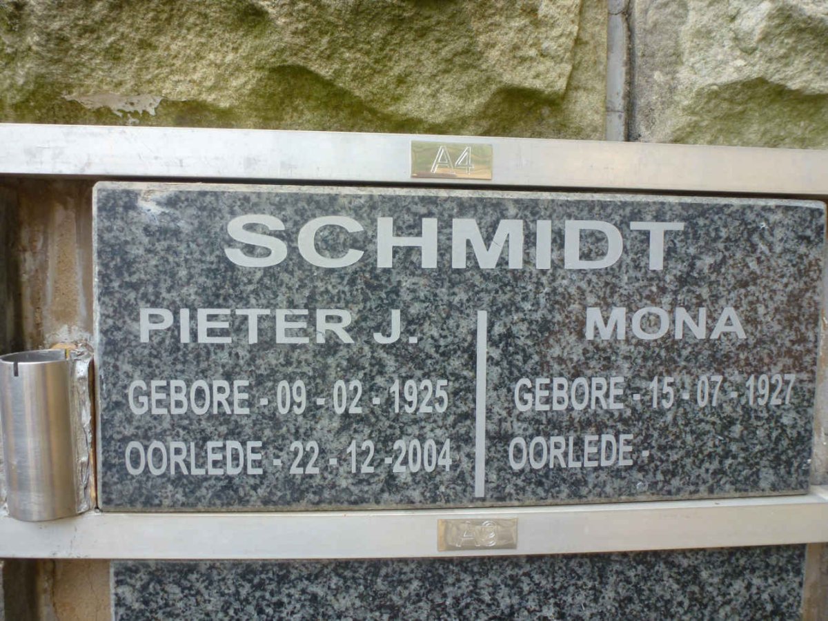 1SCHMIDT Pieter J. 1925-2004 &amp; Mona 1927-