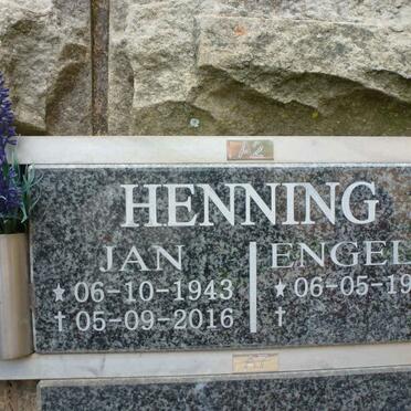 HENNING Jan 1943-2016 &amp; Engela 1944-