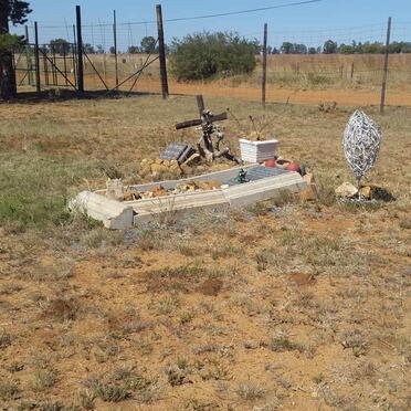 Free State, HEILBRON district, Deneysville, Veekraal 762, farm cemetery