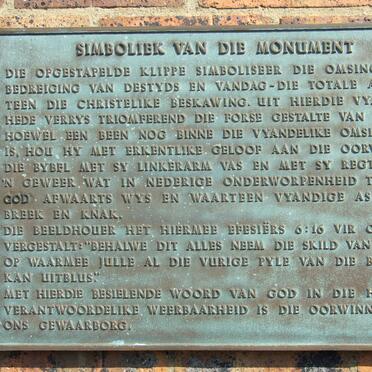 12. Gedenkplaat in Afrikaans / Memorial plaque