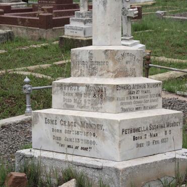 MUNDEY Arthur 1859-1900 &amp; Petronella Susanna 1865-1937
