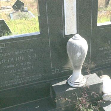 HEERDEN Frederik A.J., van 1911-1973 &amp; Judith M. V.D.BERG 1915-1995