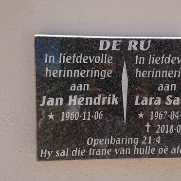RU Jan Hendrik, de 1960- &amp; Lara Sadie 1967-2018