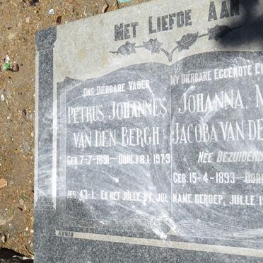 BERGH Petrus Johannes, van den 1891-1973 &amp; Johanna Maria Jacoba BEZUIDENHOUDT 1893-1952